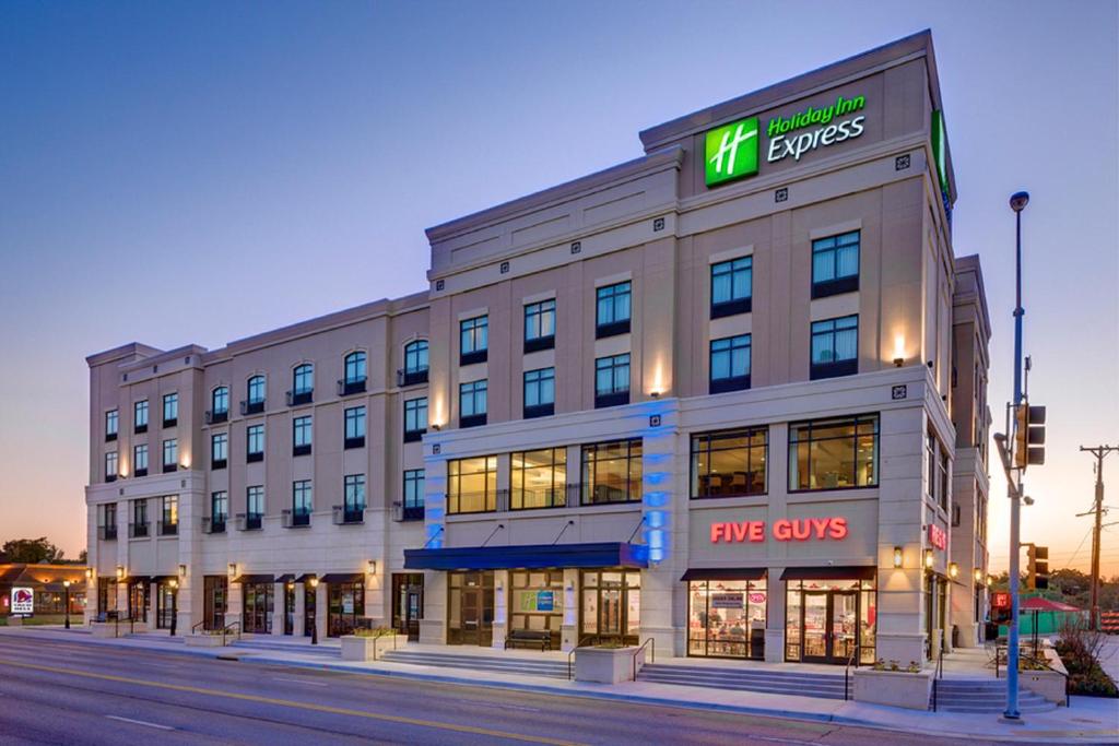 Holiday Inn Express & Suites - Kansas City KU Medical Center an IHG Hotel Main image 1